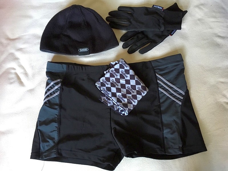 Handschuhe, Mutze, Buff, und Badehose