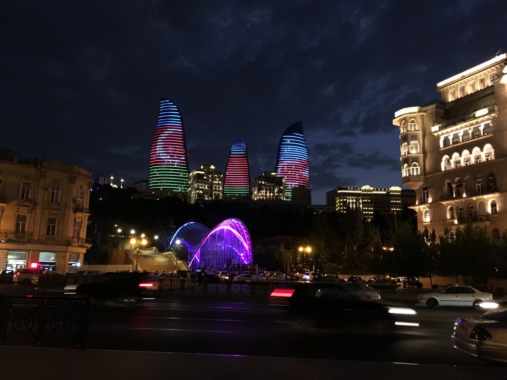 Schlammvulkane, Feuer und Glitzerwelt: Baku IMG_3192 (Kopie)