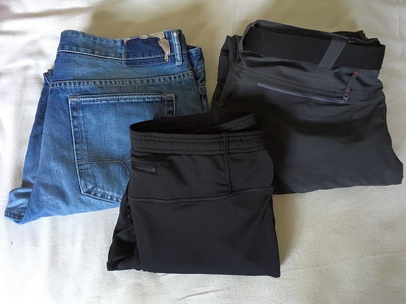 Outdoorhose und Jeans