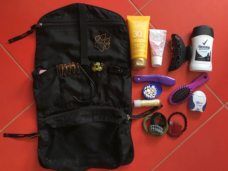 Kulturbeutel mit Toilettenartikel Silke