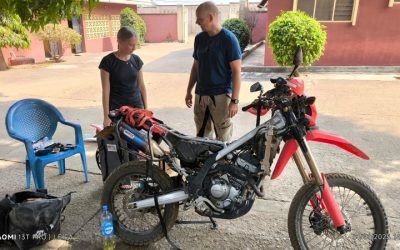Abschied von Nigeria mit defektem Motorrad