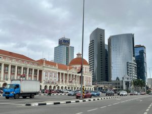 Angola – Luxus aus Kaffee und Warmwasser